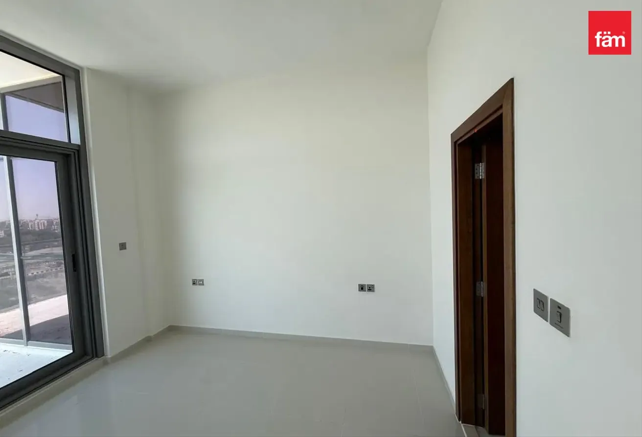 Large 2br + Maid | High Floor | Vacant October