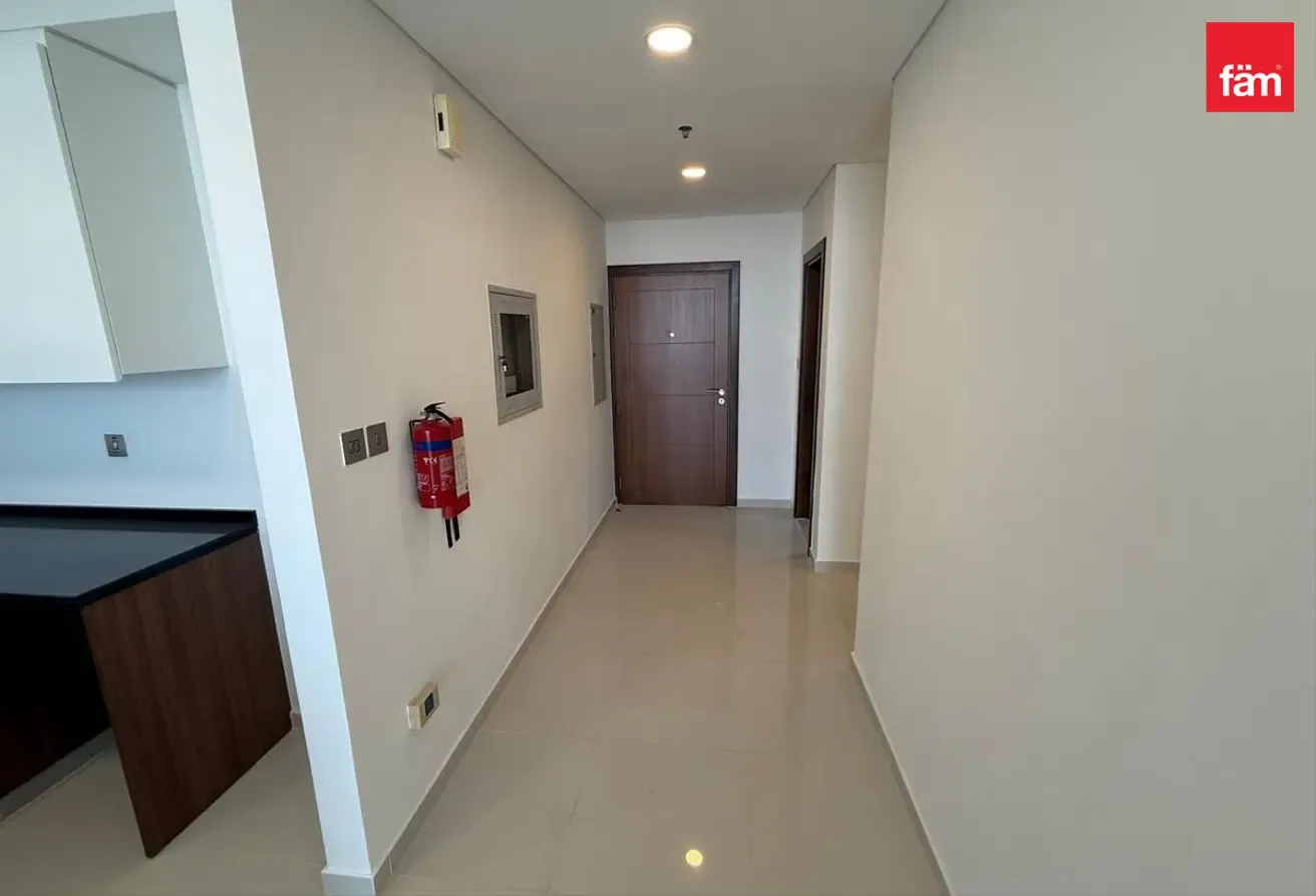 Large 2br + Maid | High Floor | Vacant October