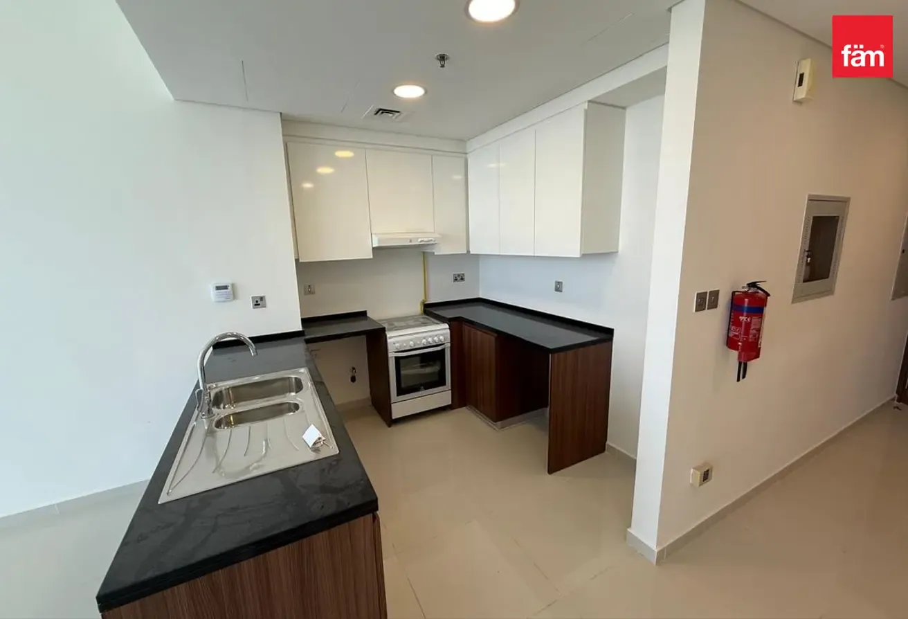 Large 2br + Maid | High Floor | Vacant October