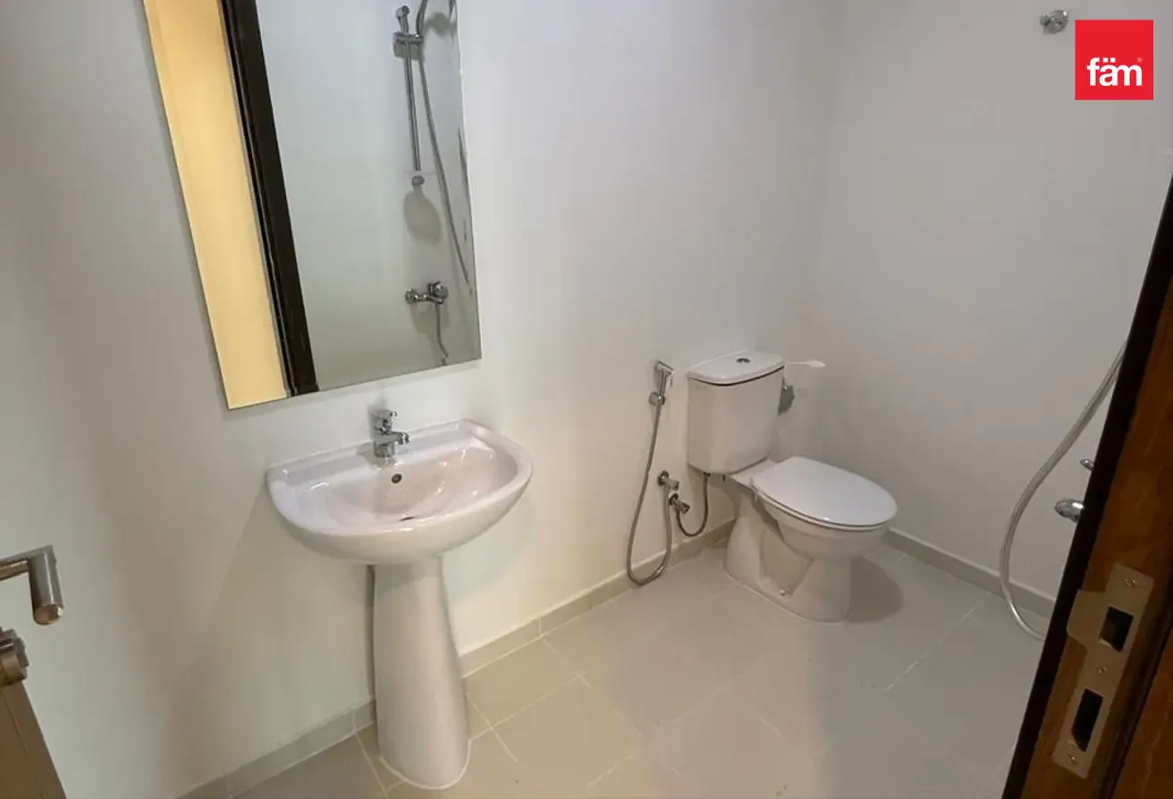 Large 2br + Maid | High Floor | Vacant October
