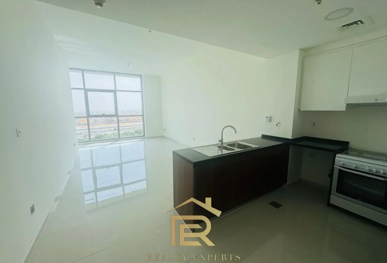 Spacious 2 Bedroom Apartment with Appliances