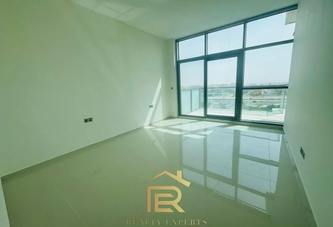 Spacious 2 Bedroom Apartment with Appliances