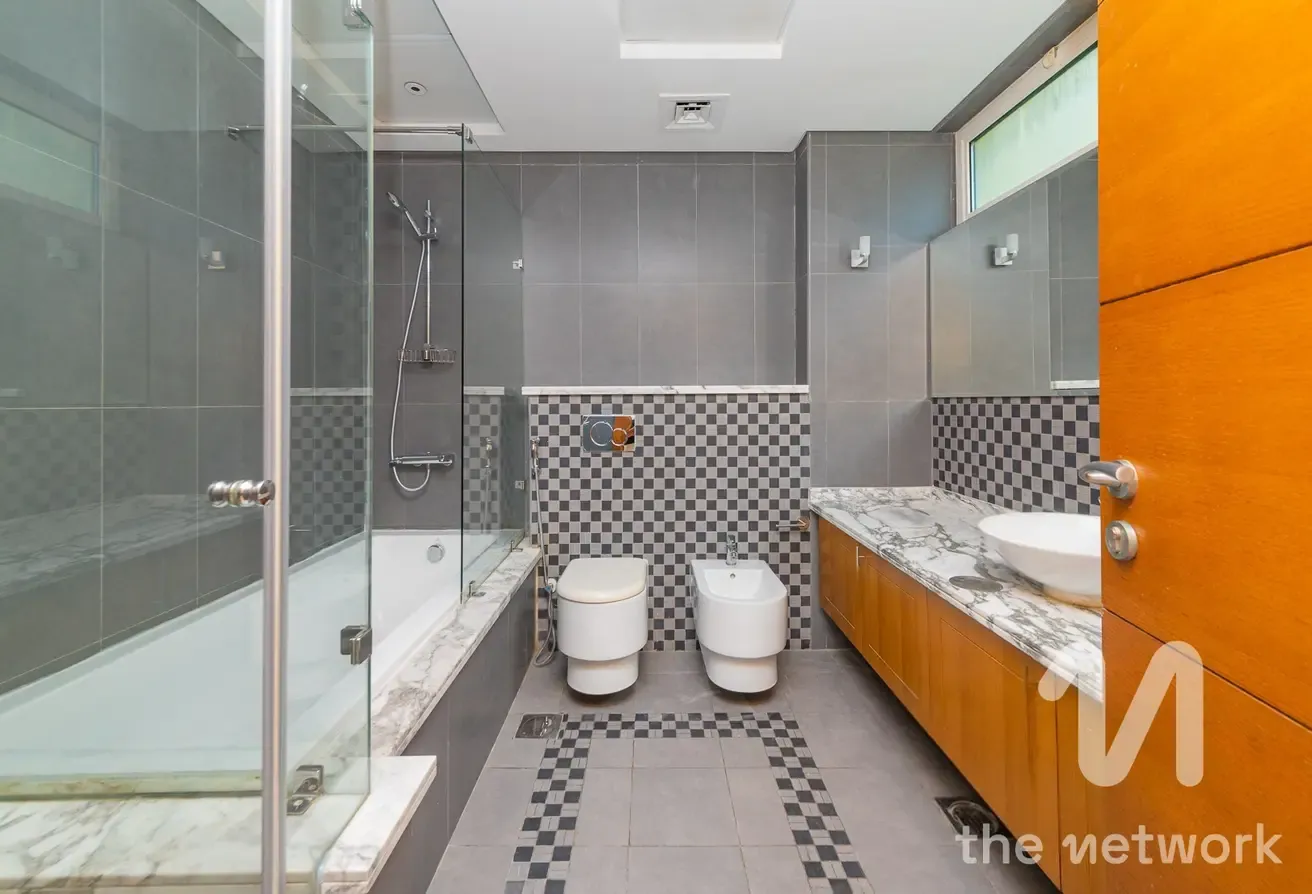 Single Row | Large Plot | Private Pool | Available