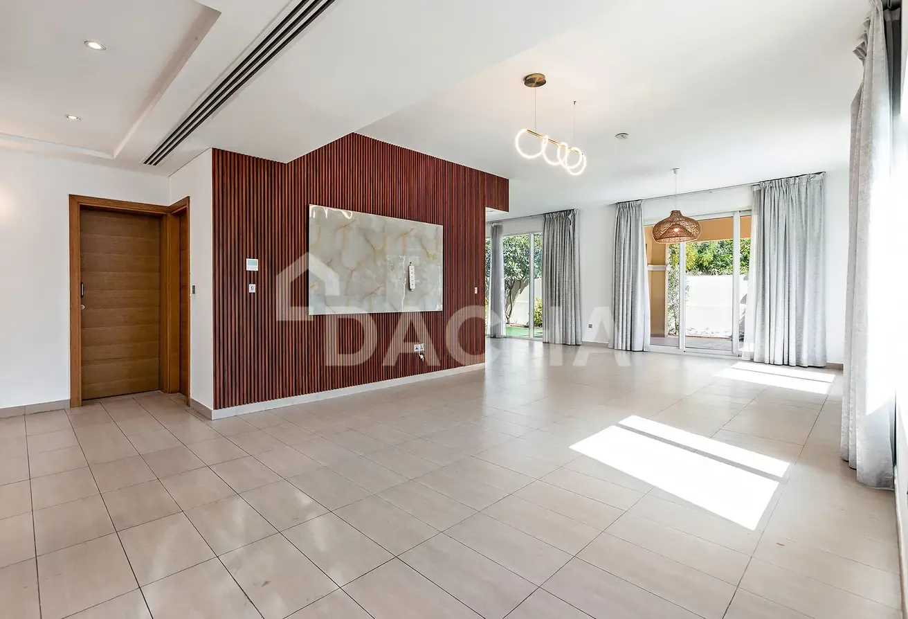 Private Pool | Single Row | Vacant