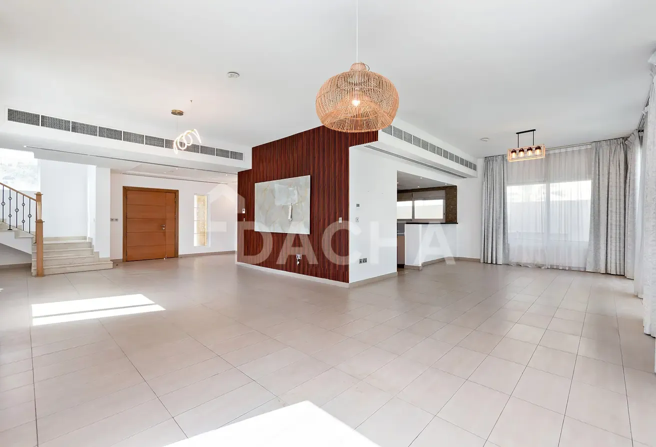 Private Pool | Single Row | Vacant