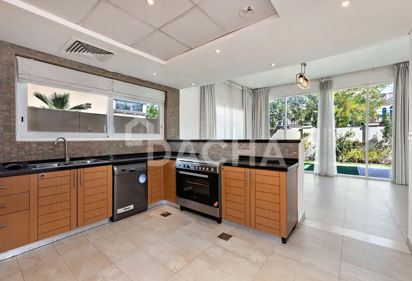 Private Pool | Single Row | Vacant
