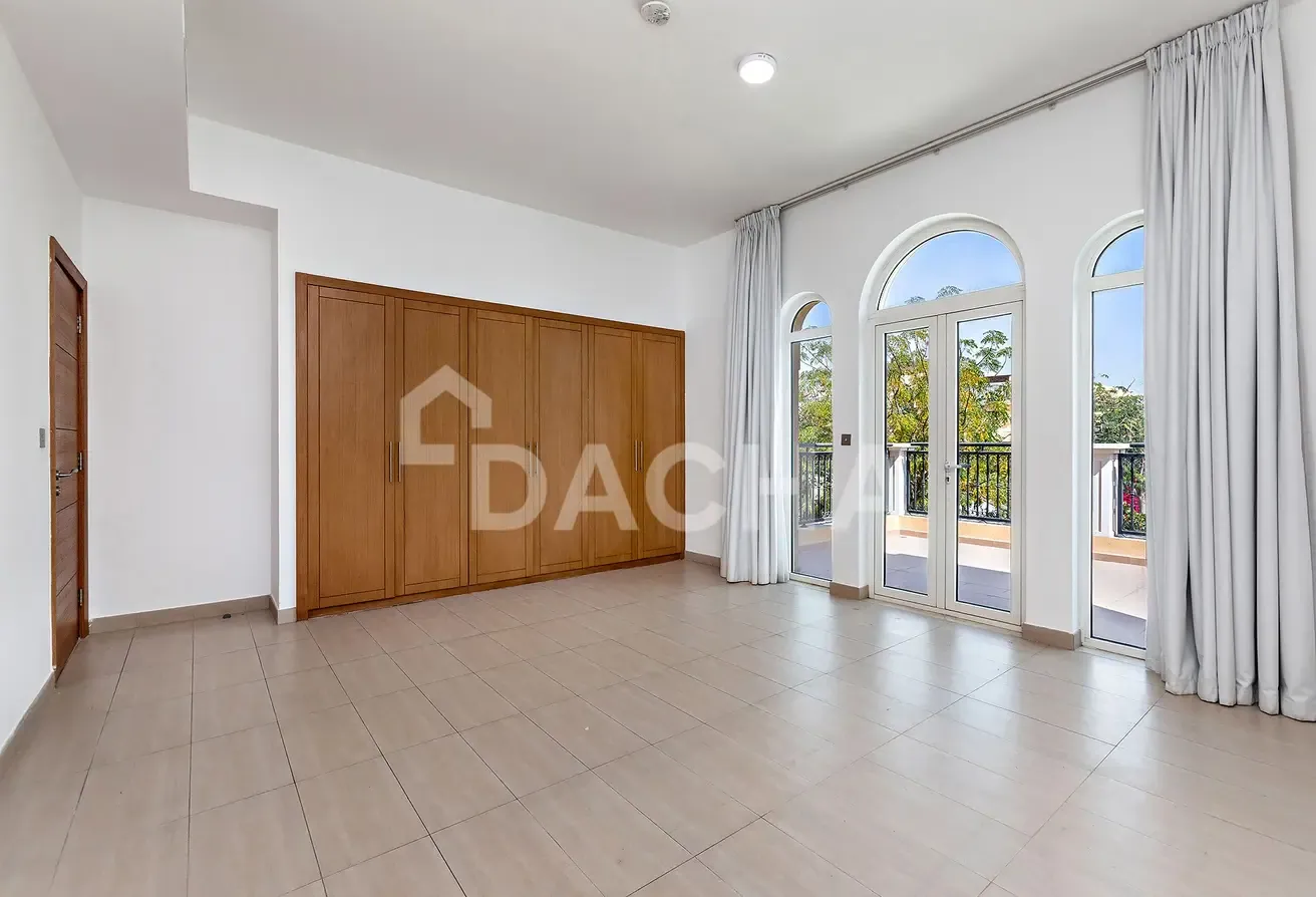 Private Pool | Single Row | Vacant