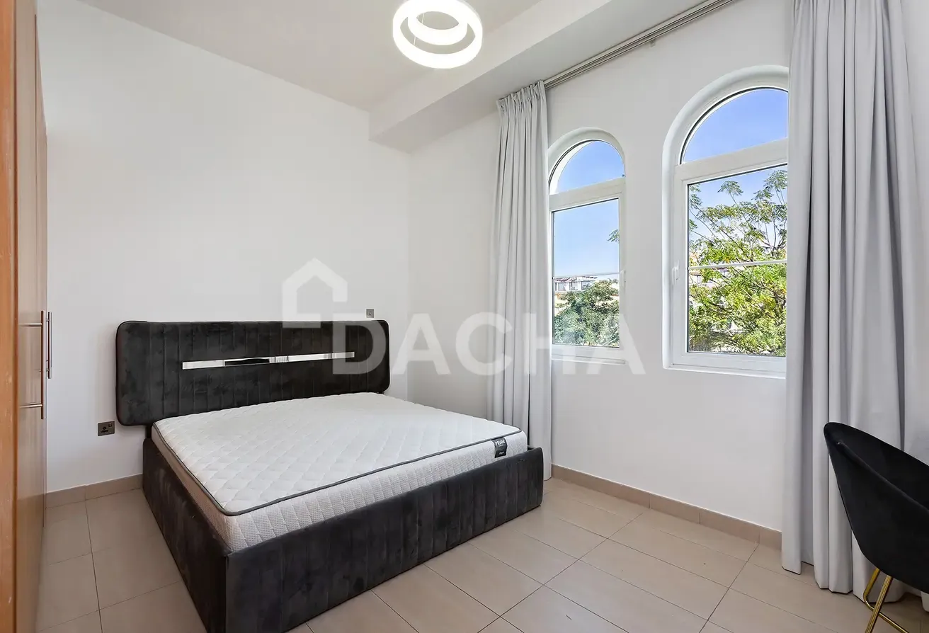 Private Pool | Single Row | Vacant