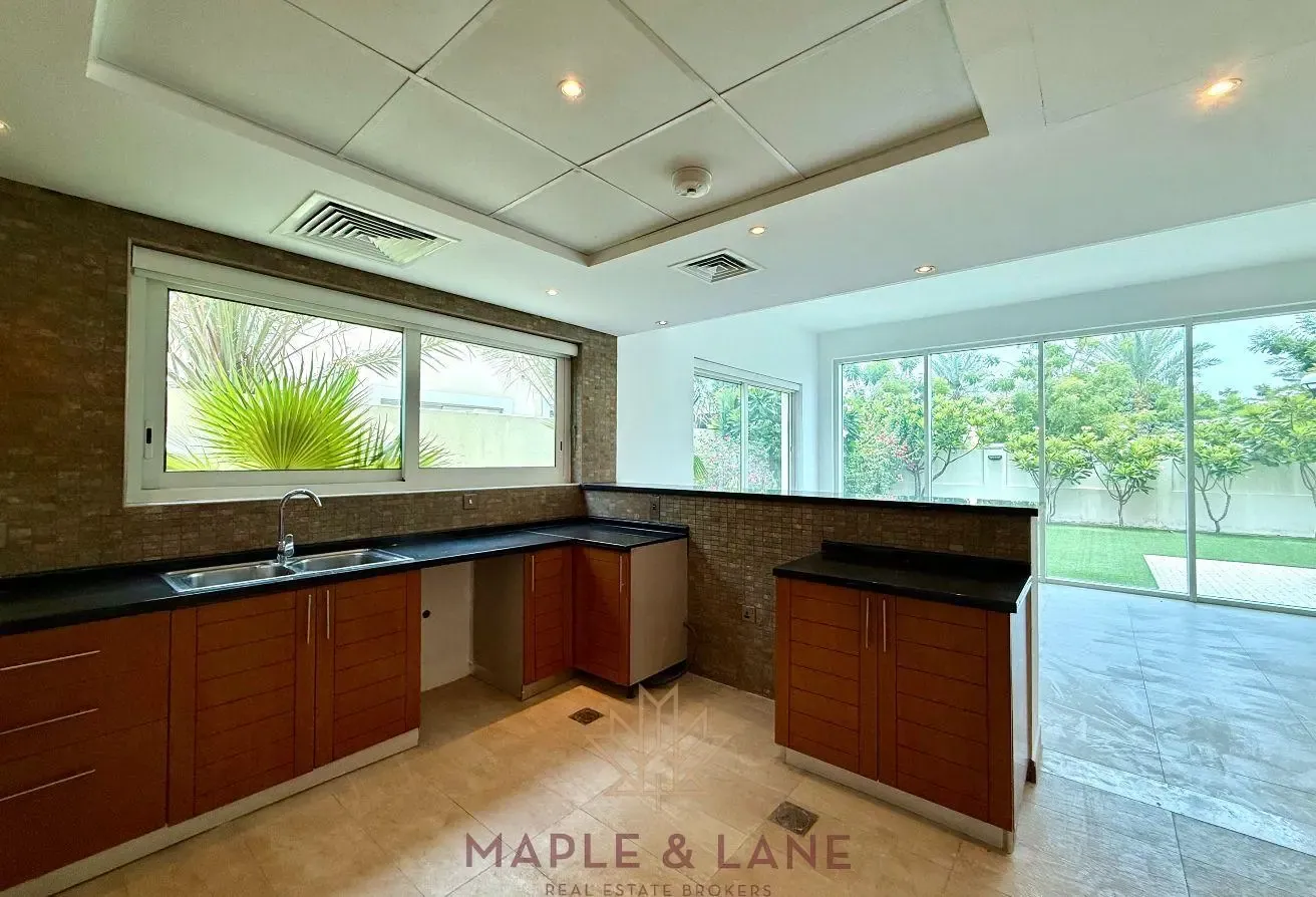 Single Row | Vacant | Legacy Nova | 4BR+Maids