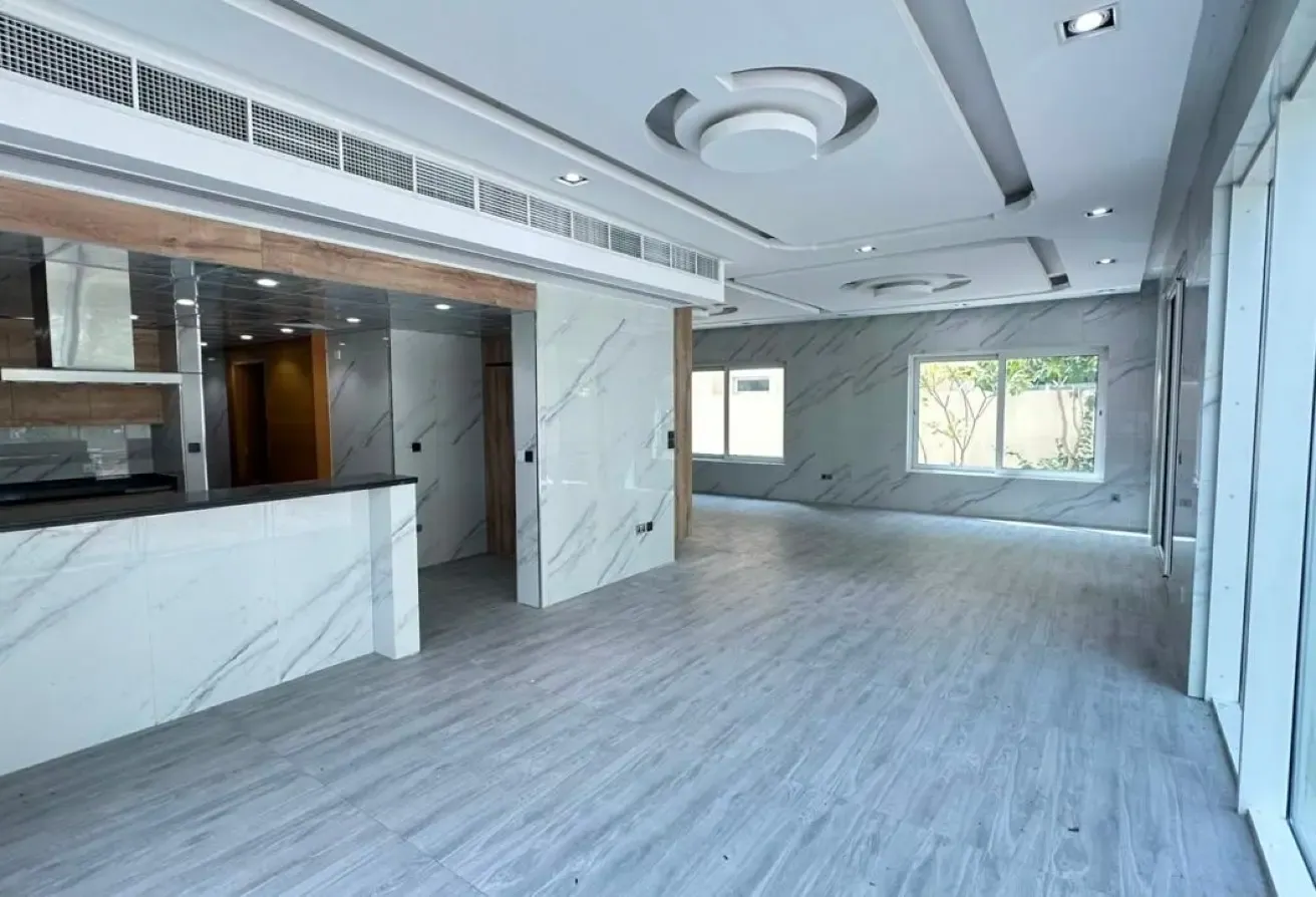 4BHK+MAID+LAUNDRY| VACANT| UPGRADED| WELL MAINTAIN