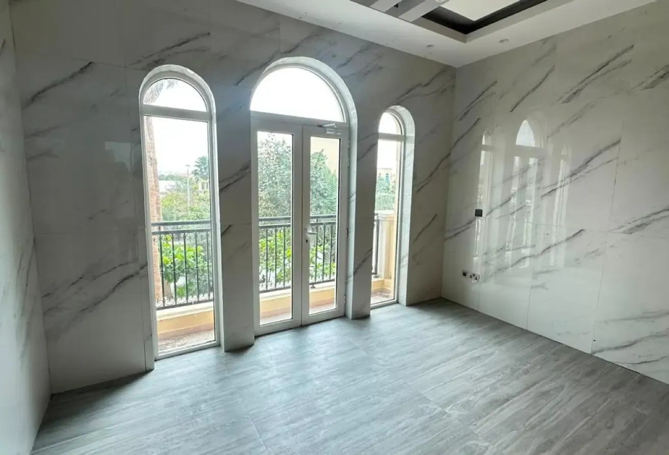 4BHK+MAID+LAUNDRY| VACANT| UPGRADED| WELL MAINTAIN