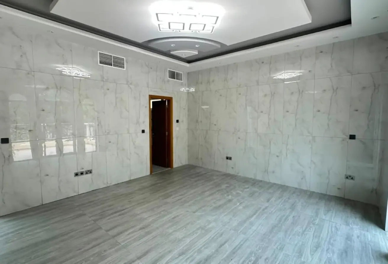4BHK+MAID+LAUNDRY| VACANT| UPGRADED| WELL MAINTAIN