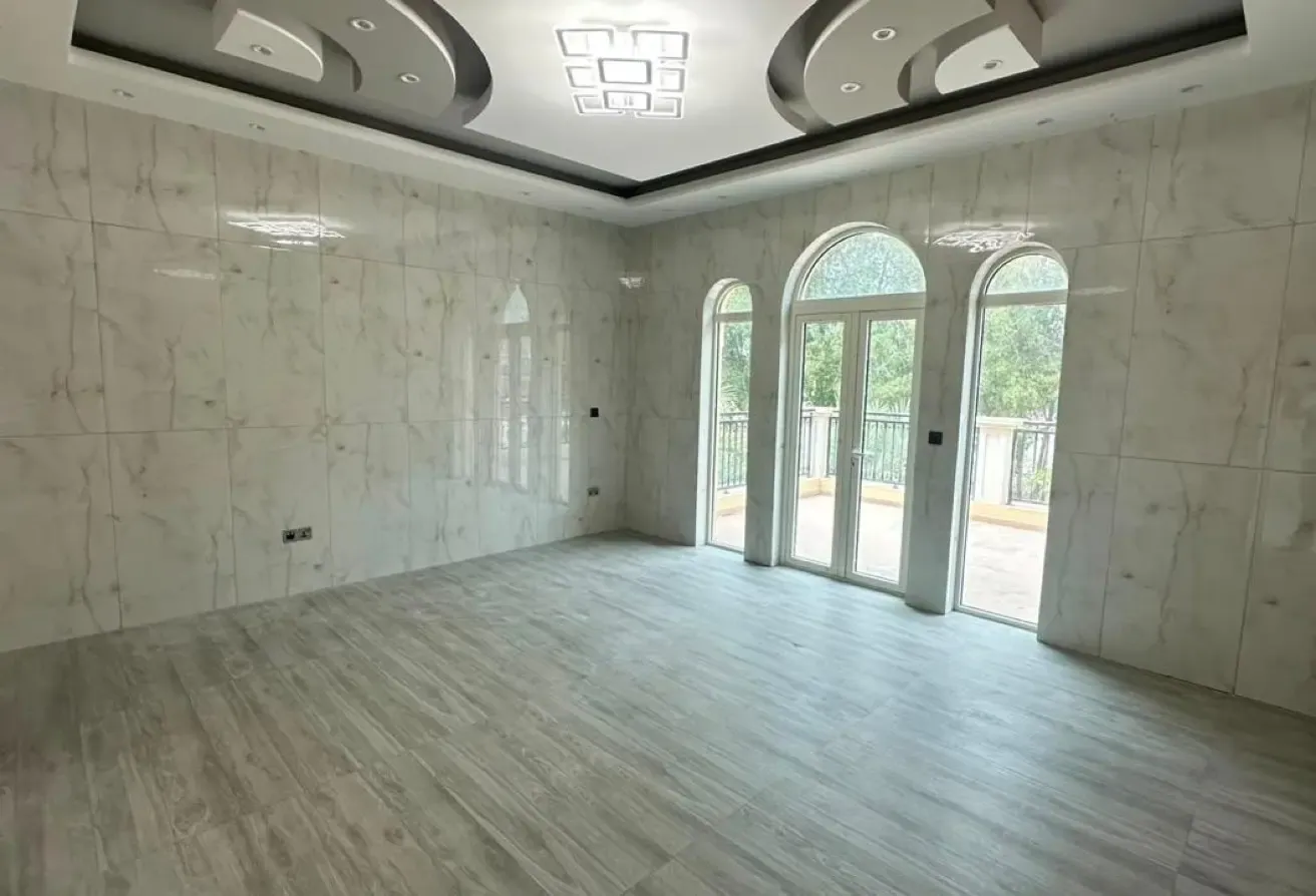 4BHK+MAID+LAUNDRY| VACANT| UPGRADED| WELL MAINTAIN
