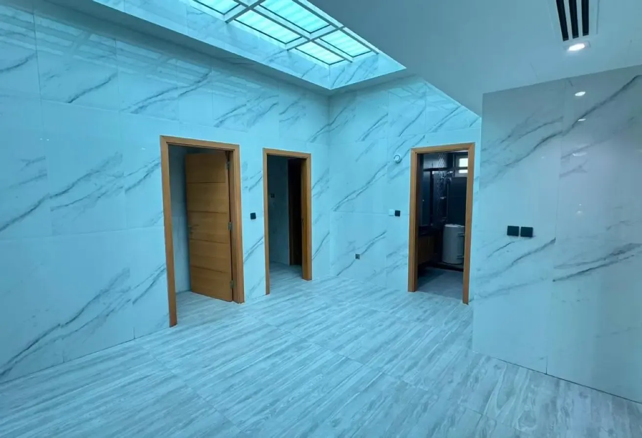 4BHK+MAID+LAUNDRY| VACANT| UPGRADED| WELL MAINTAIN