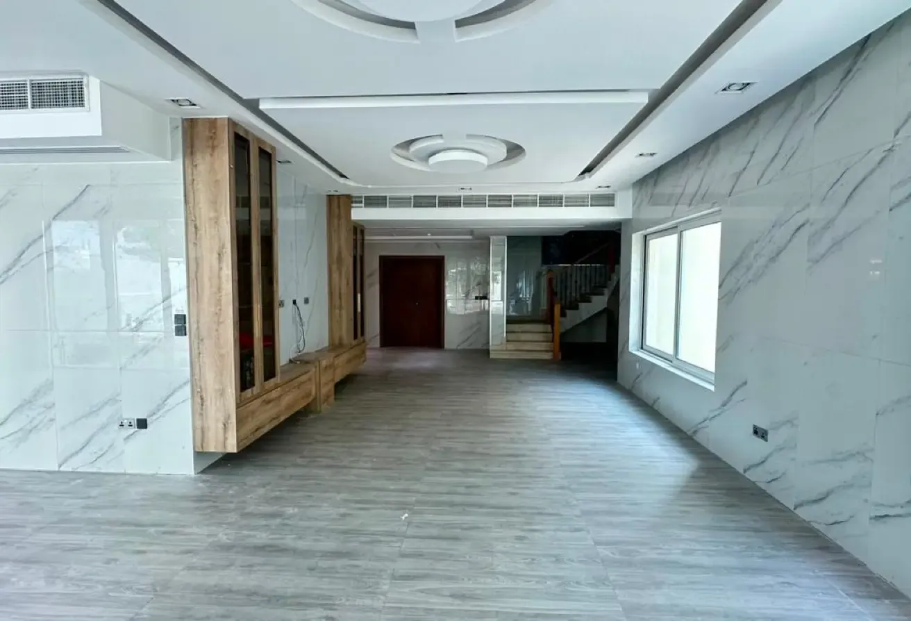 4BHK+MAID+LAUNDRY| VACANT| UPGRADED| WELL MAINTAIN