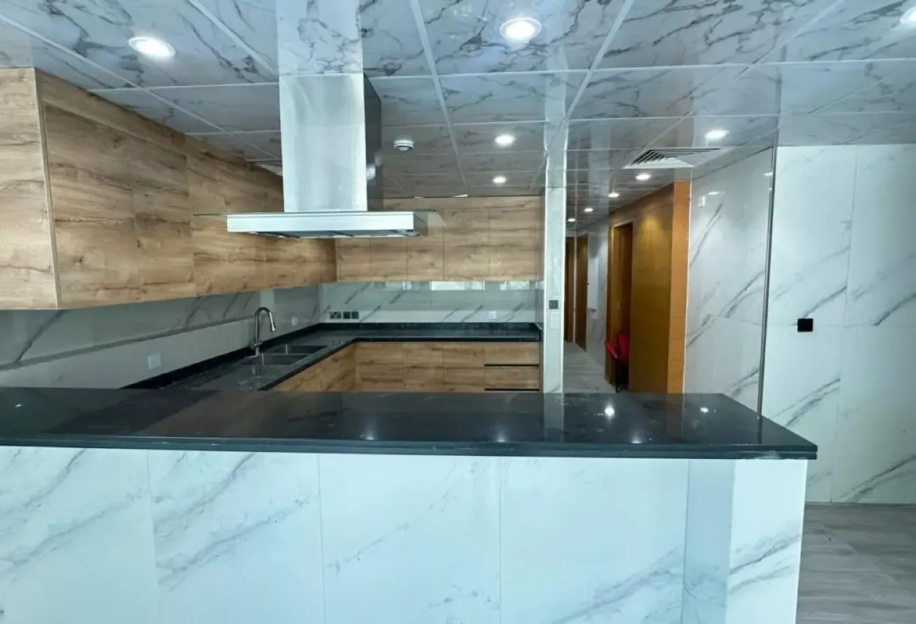 4BHK+MAID+LAUNDRY| VACANT| UPGRADED| WELL MAINTAIN