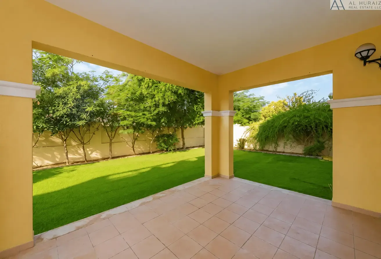 BEAUTIFULLY MAINTAINED VILLA | HUGE PLOT | VACANT