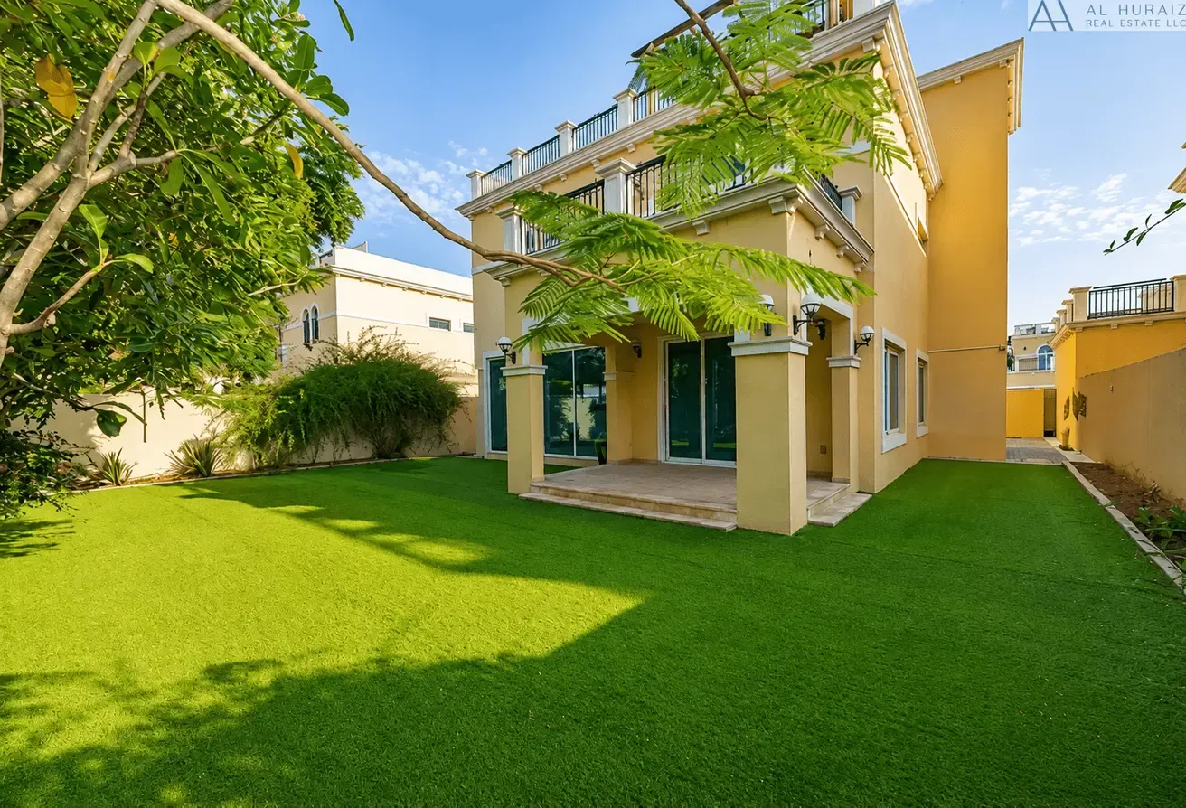 BEAUTIFULLY MAINTAINED VILLA | HUGE PLOT | VACANT