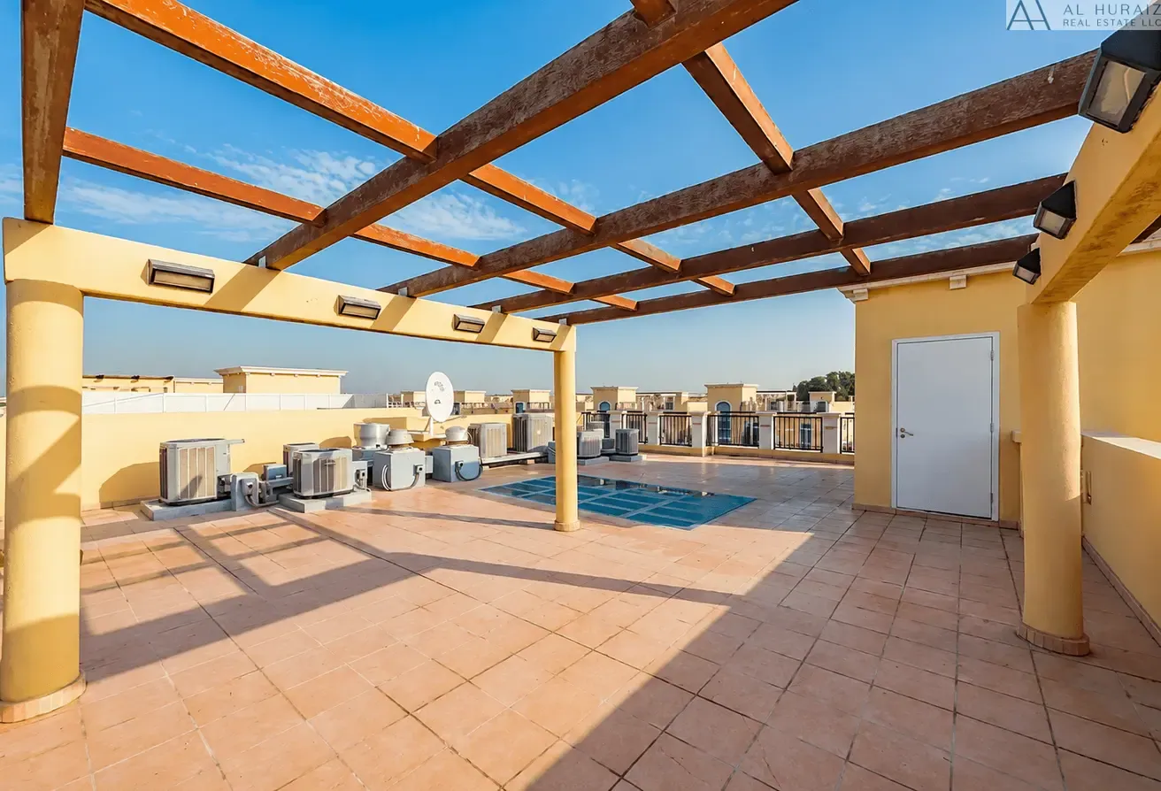 BEAUTIFULLY MAINTAINED VILLA | HUGE PLOT | VACANT