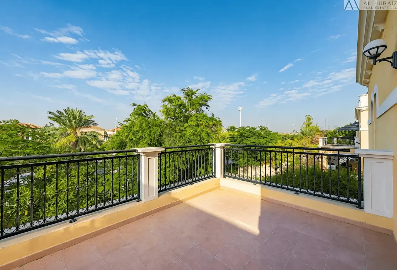 BEAUTIFULLY MAINTAINED VILLA | HUGE PLOT | VACANT