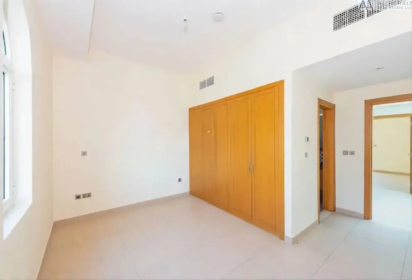 BEAUTIFULLY MAINTAINED VILLA | HUGE PLOT | VACANT