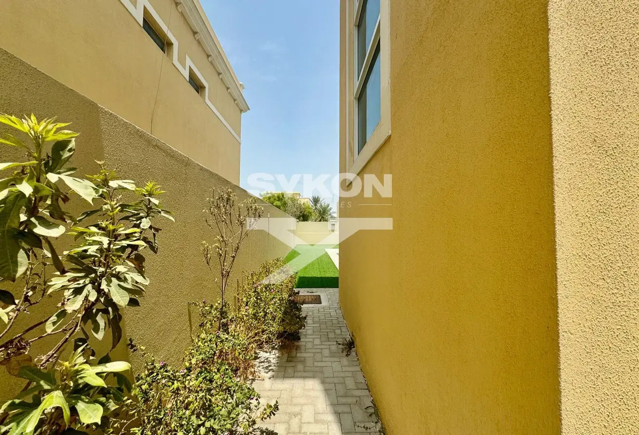 Huge 4 Bedrooms | Single Row | Landscaped Garden