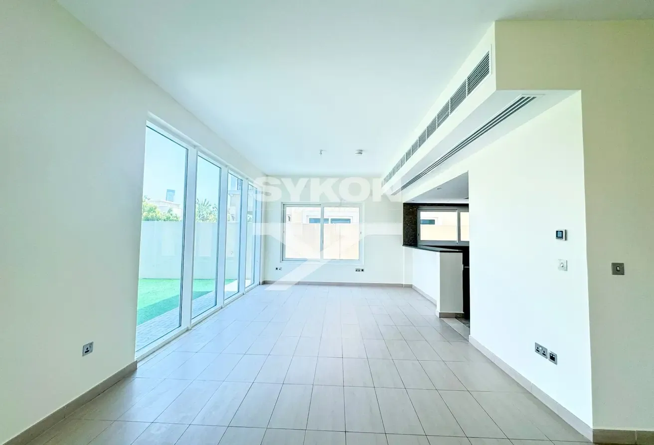 Huge 4 Bedrooms | Single Row | Landscaped Garden