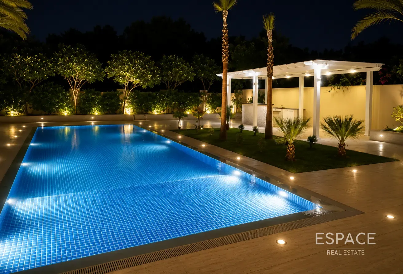 Single Row | Well Maintained | Private Pool