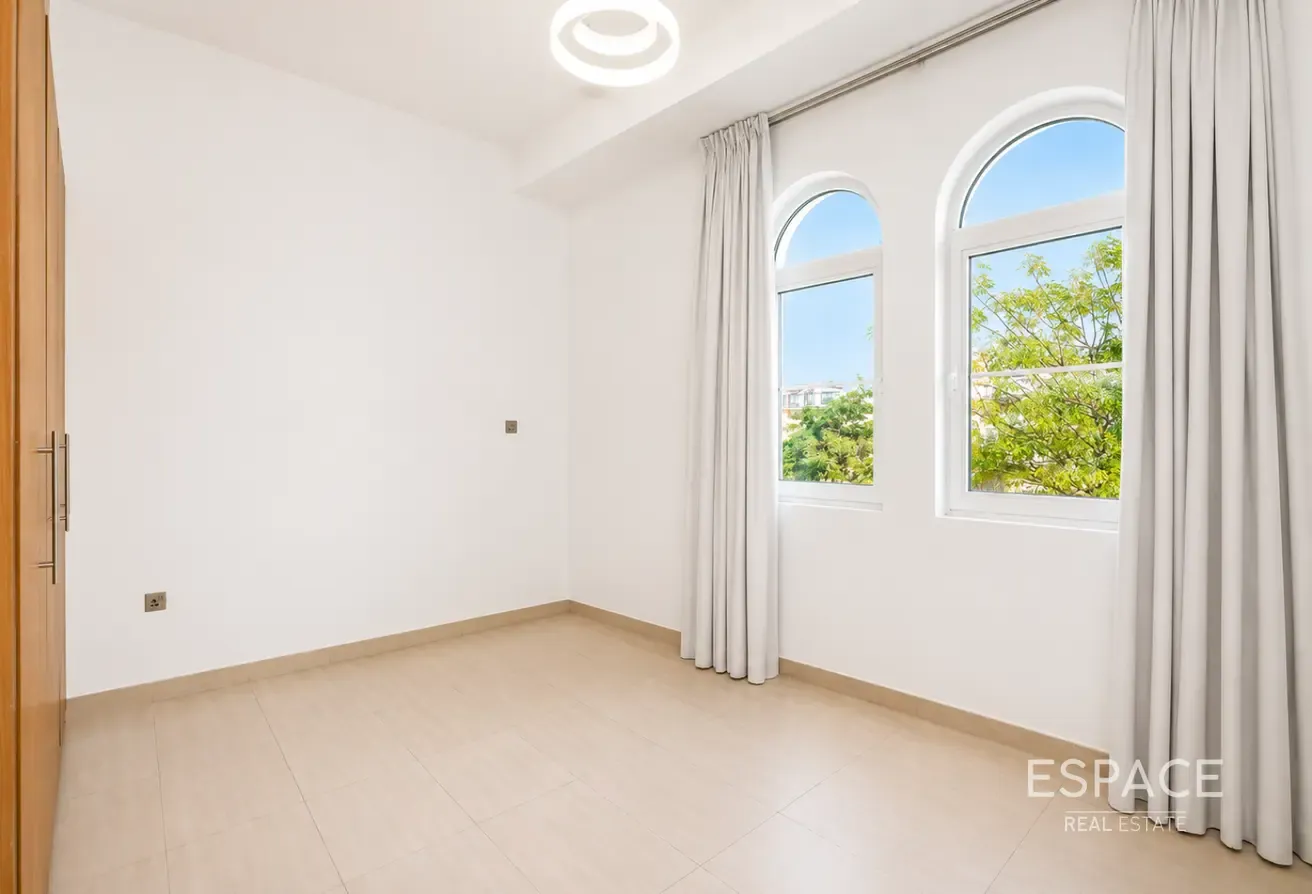 Single Row | Well Maintained | Private Pool