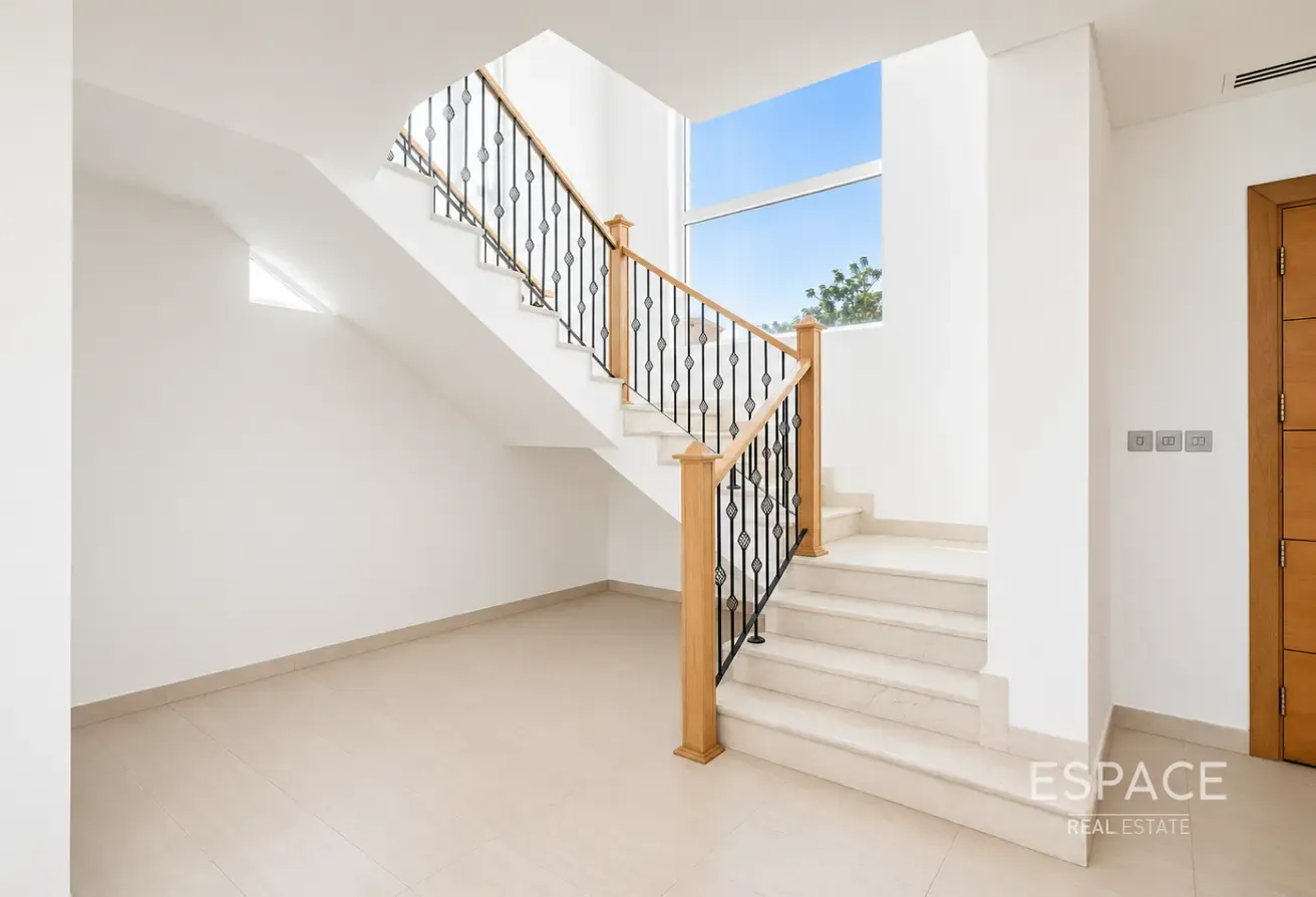 Single Row | Well Maintained | Private Pool