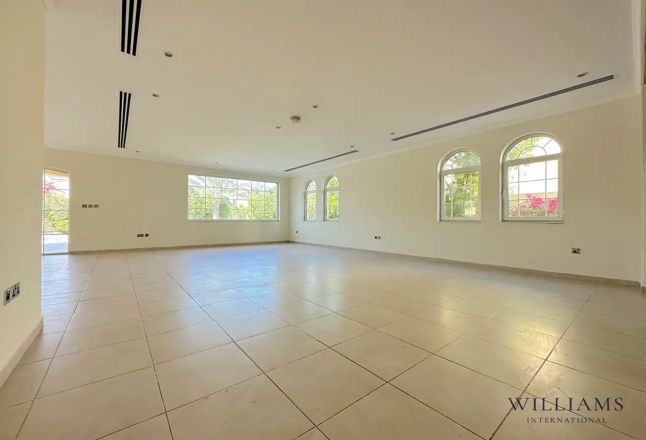CENTRAL DISTRICT 4 | EXCELLENT CONDITION | VACANT