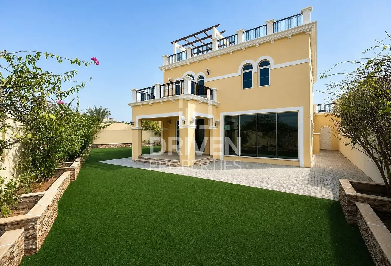 Spacious Villa | Large Plot | Single Row
