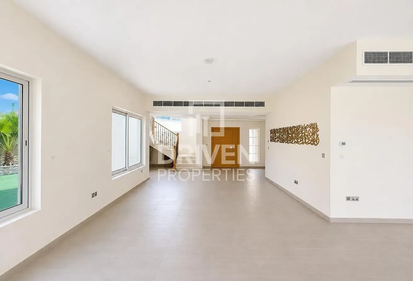Spacious Villa | Large Plot | Single Row