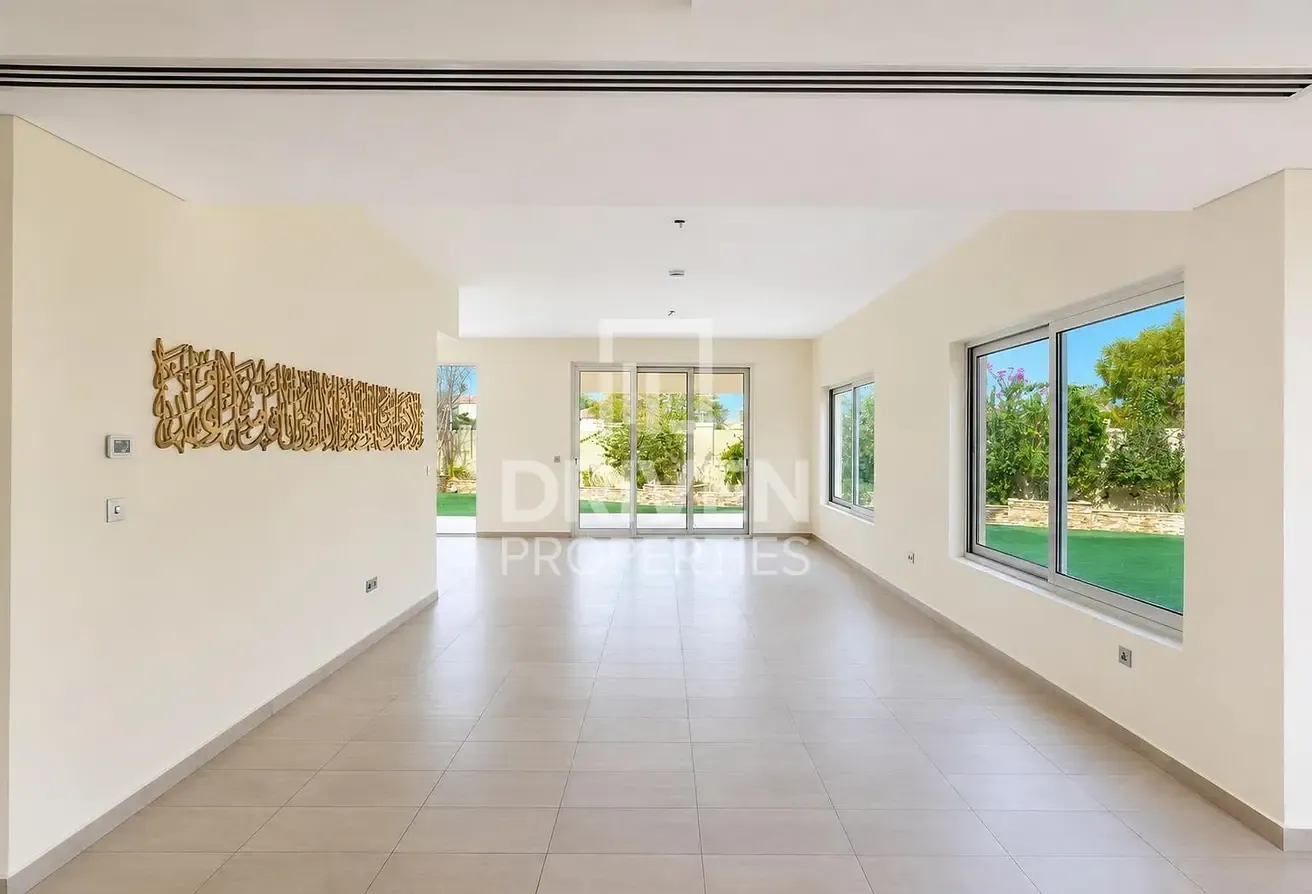 Spacious Villa | Large Plot | Single Row