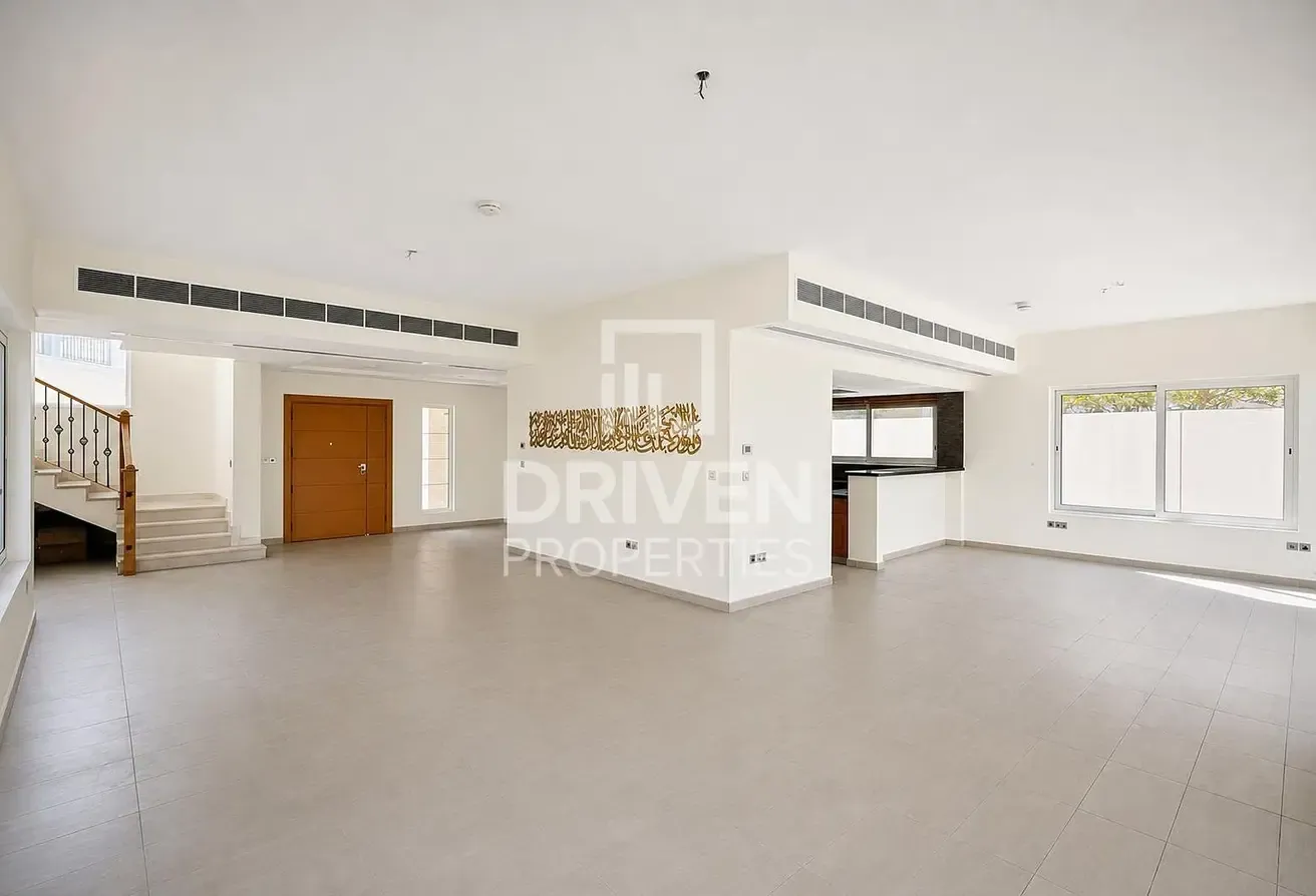 Spacious Villa | Large Plot | Single Row