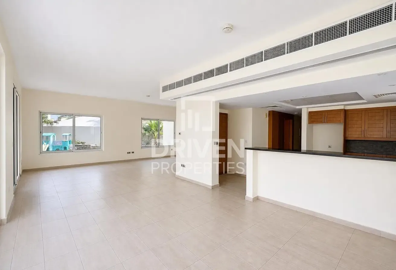 Spacious Villa | Large Plot | Single Row