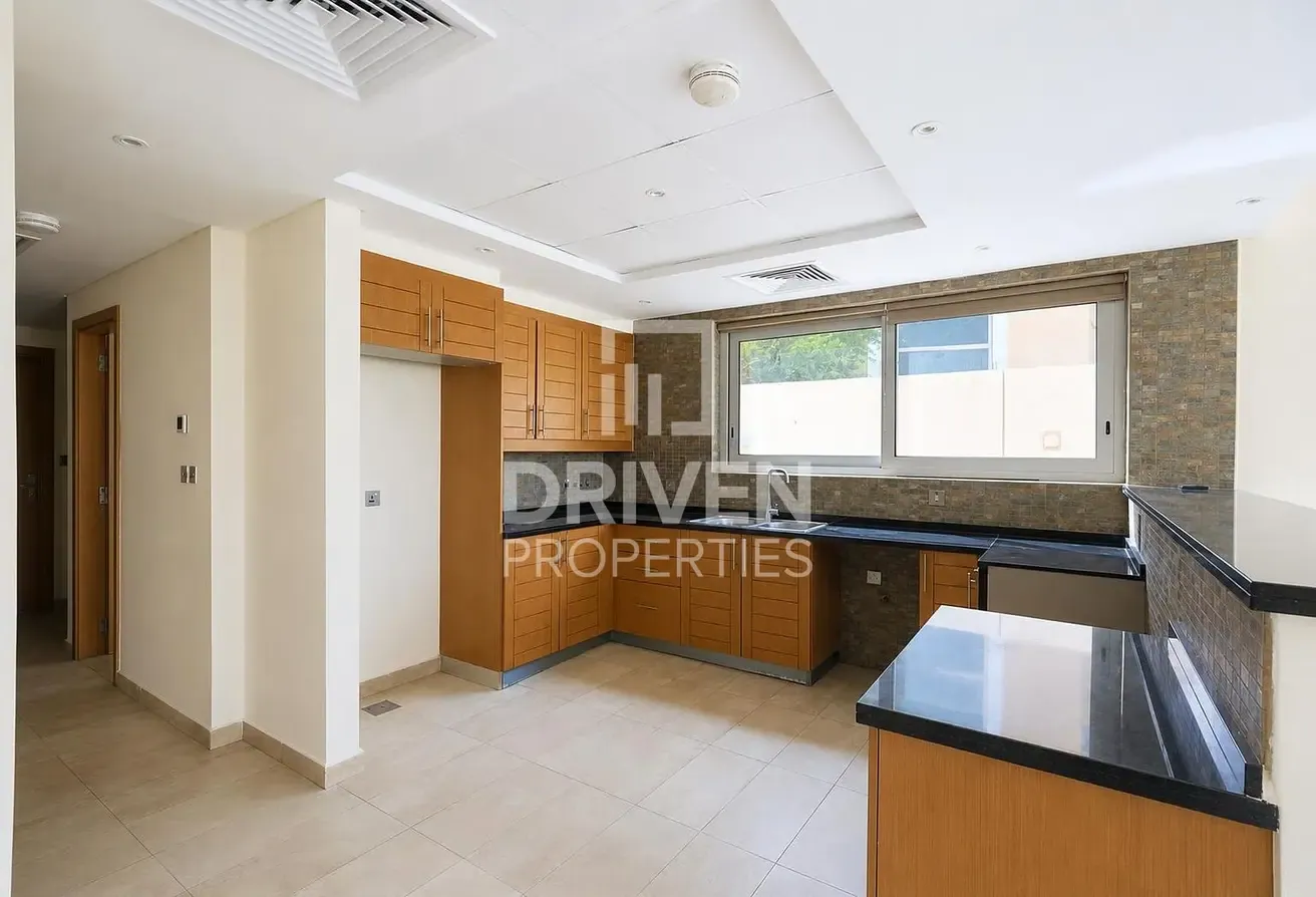Spacious Villa | Large Plot | Single Row