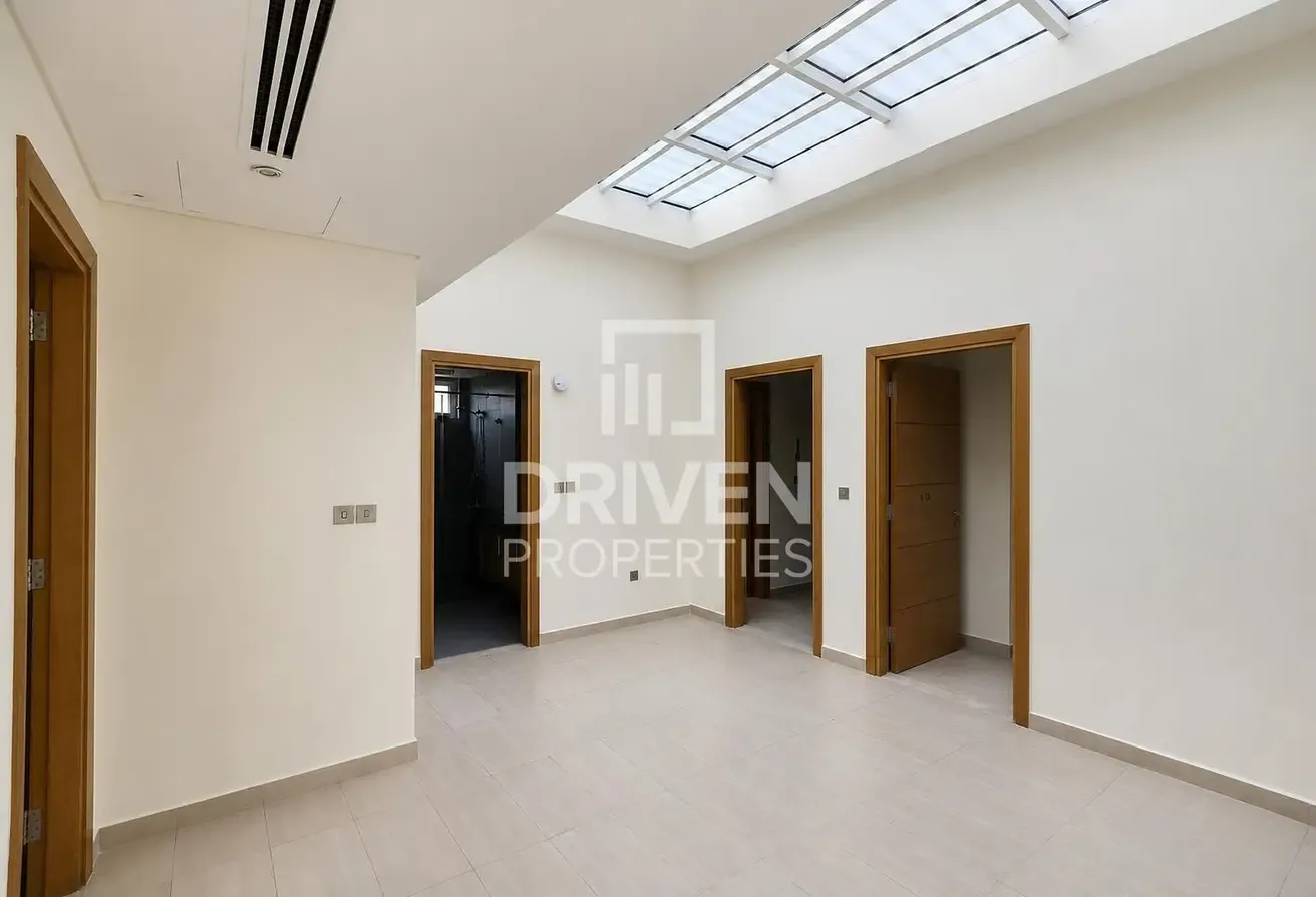 Spacious Villa | Large Plot | Single Row