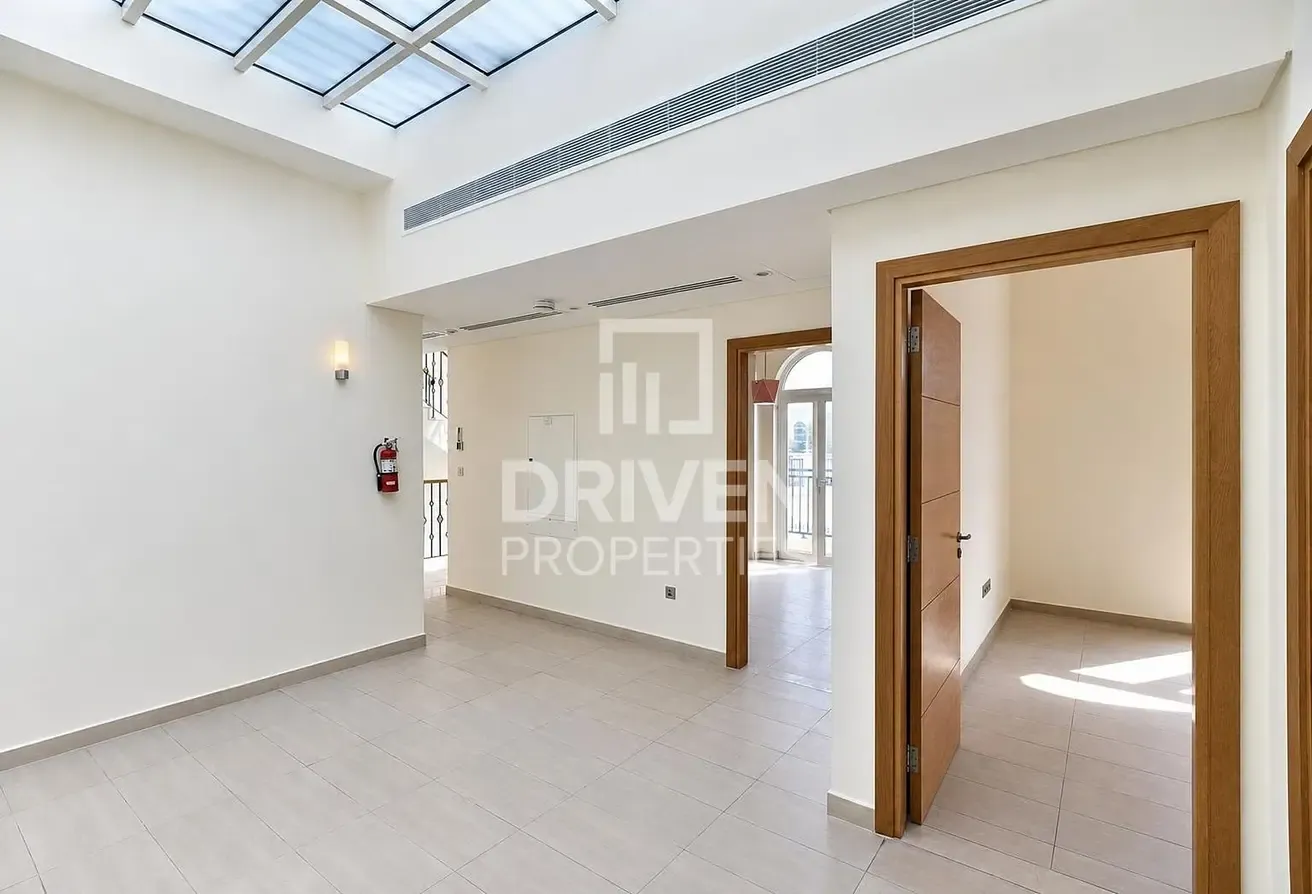Spacious Villa | Large Plot | Single Row