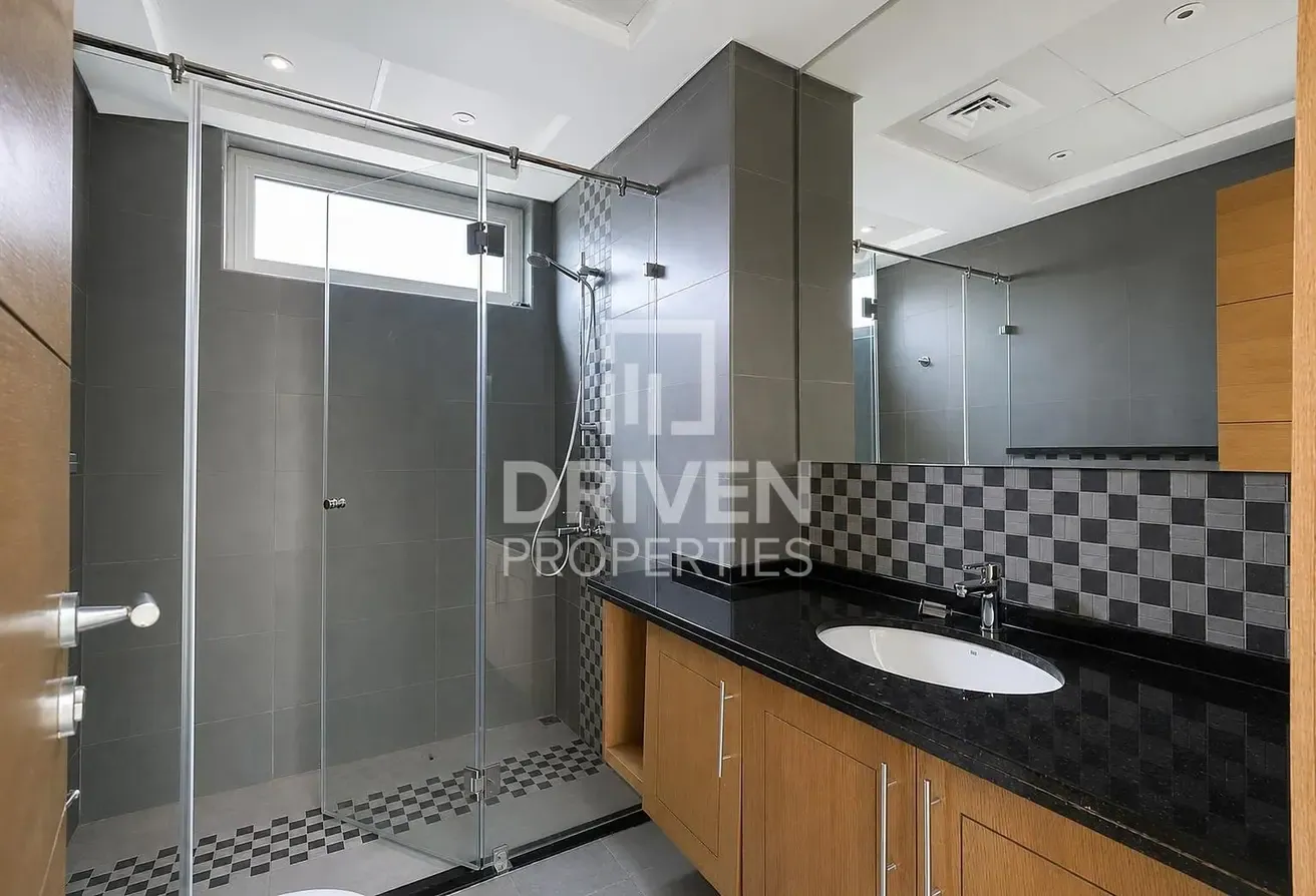 Spacious Villa | Large Plot | Single Row