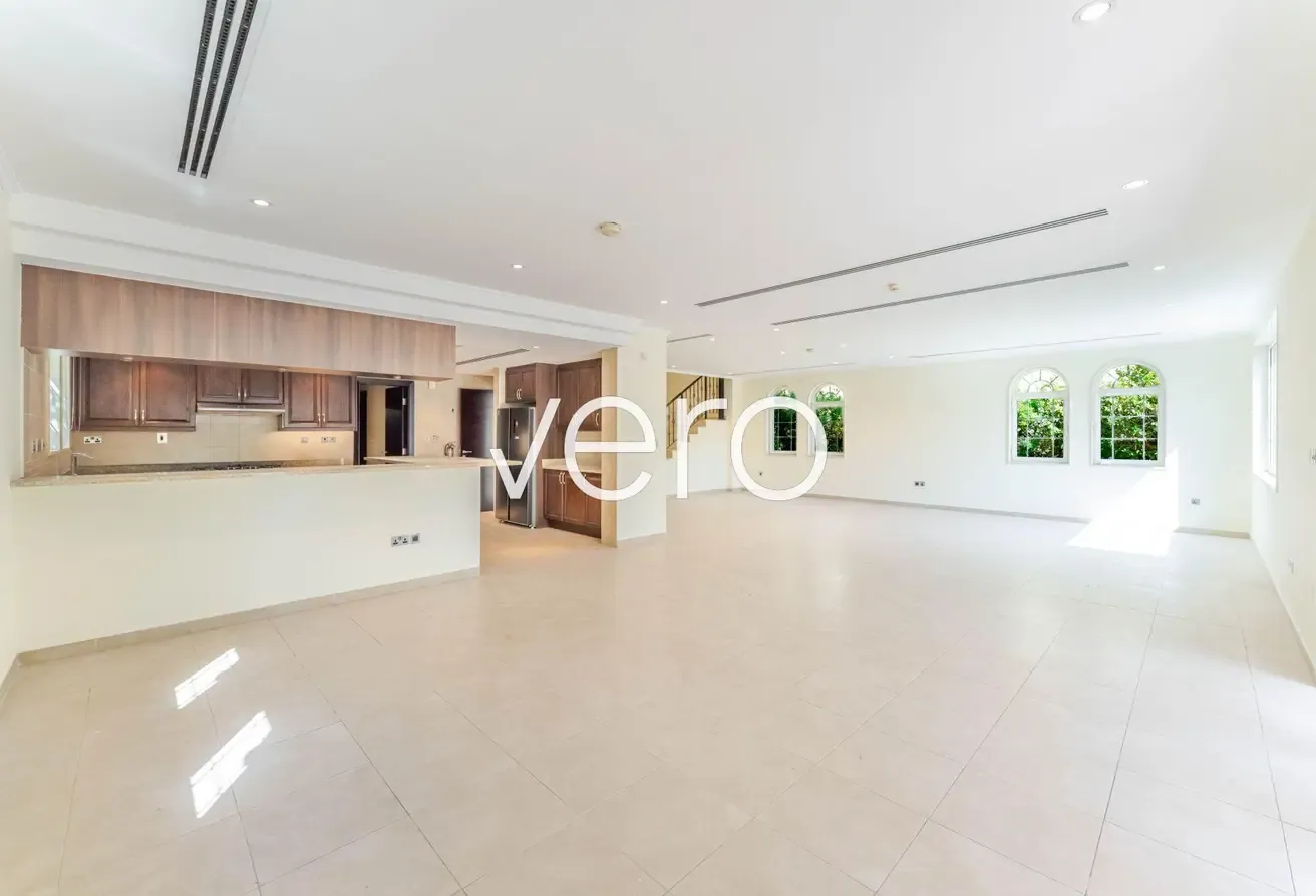 4BR Large | Pool | Refurbished and Vacant
