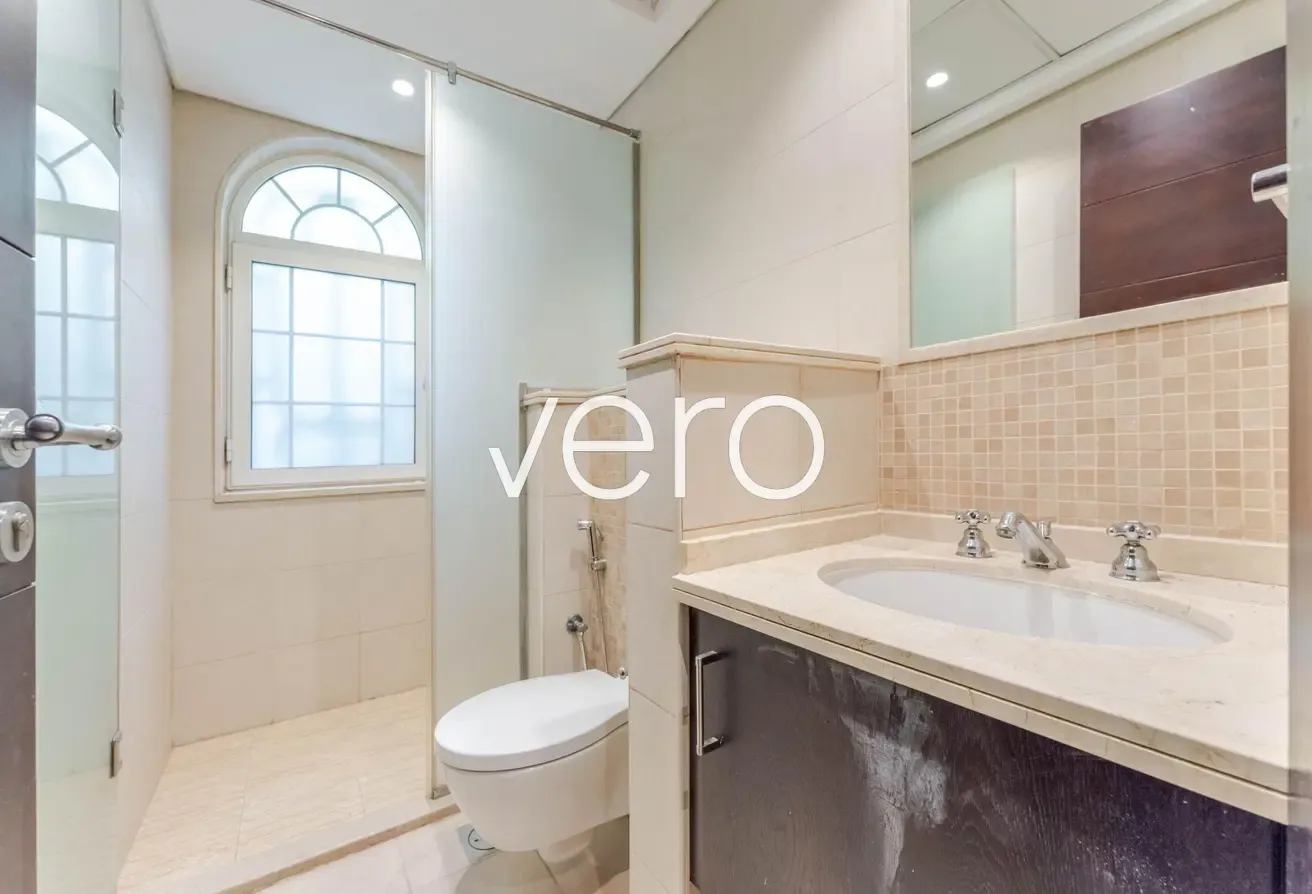 4BR Large | Pool | Refurbished and Vacant