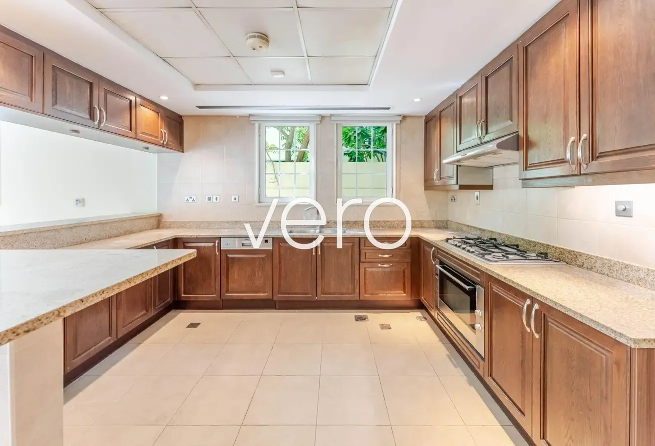 4BR Large | Pool | Refurbished and Vacant