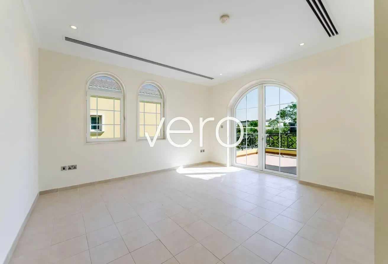4BR Large | Pool | Refurbished and Vacant