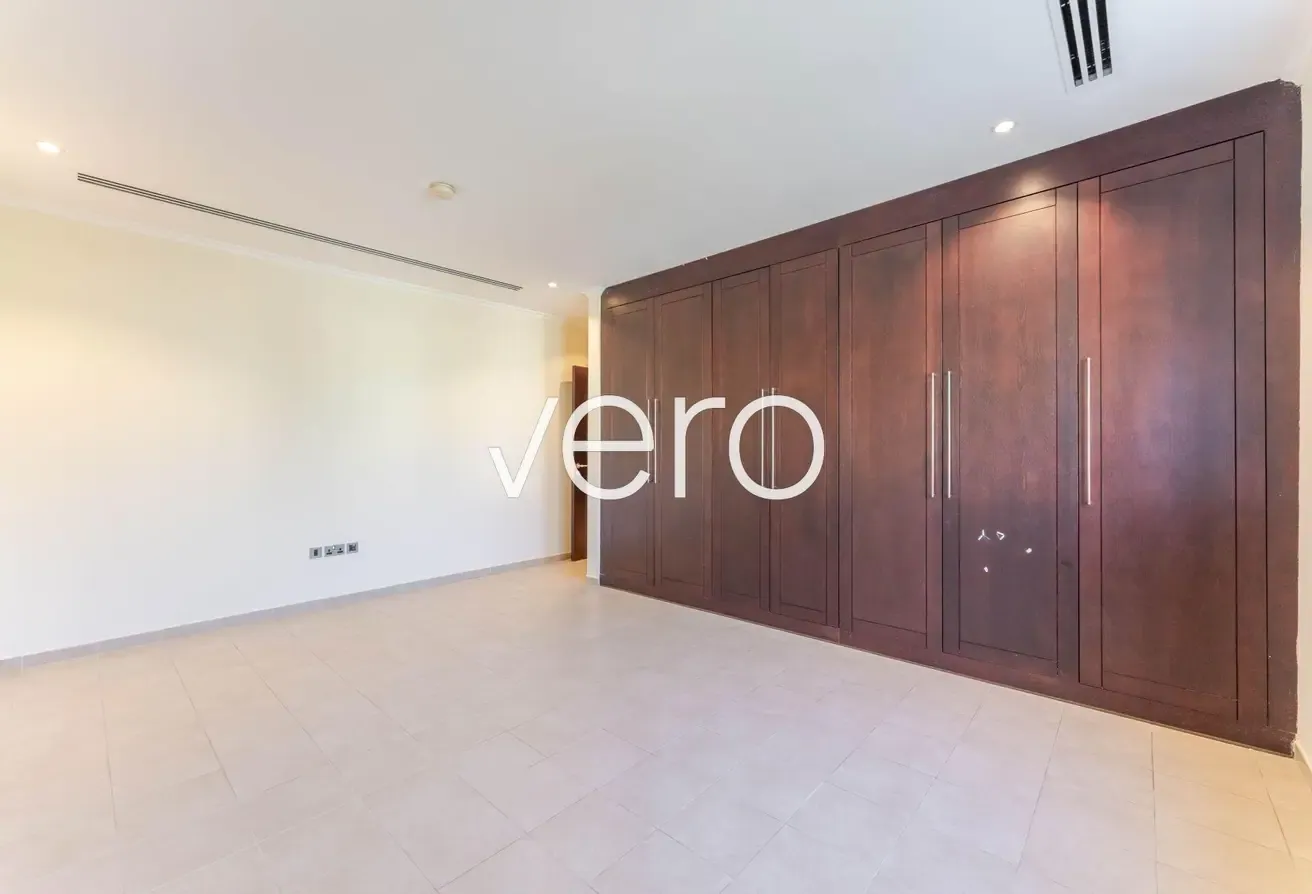 4BR Large | Pool | Refurbished and Vacant