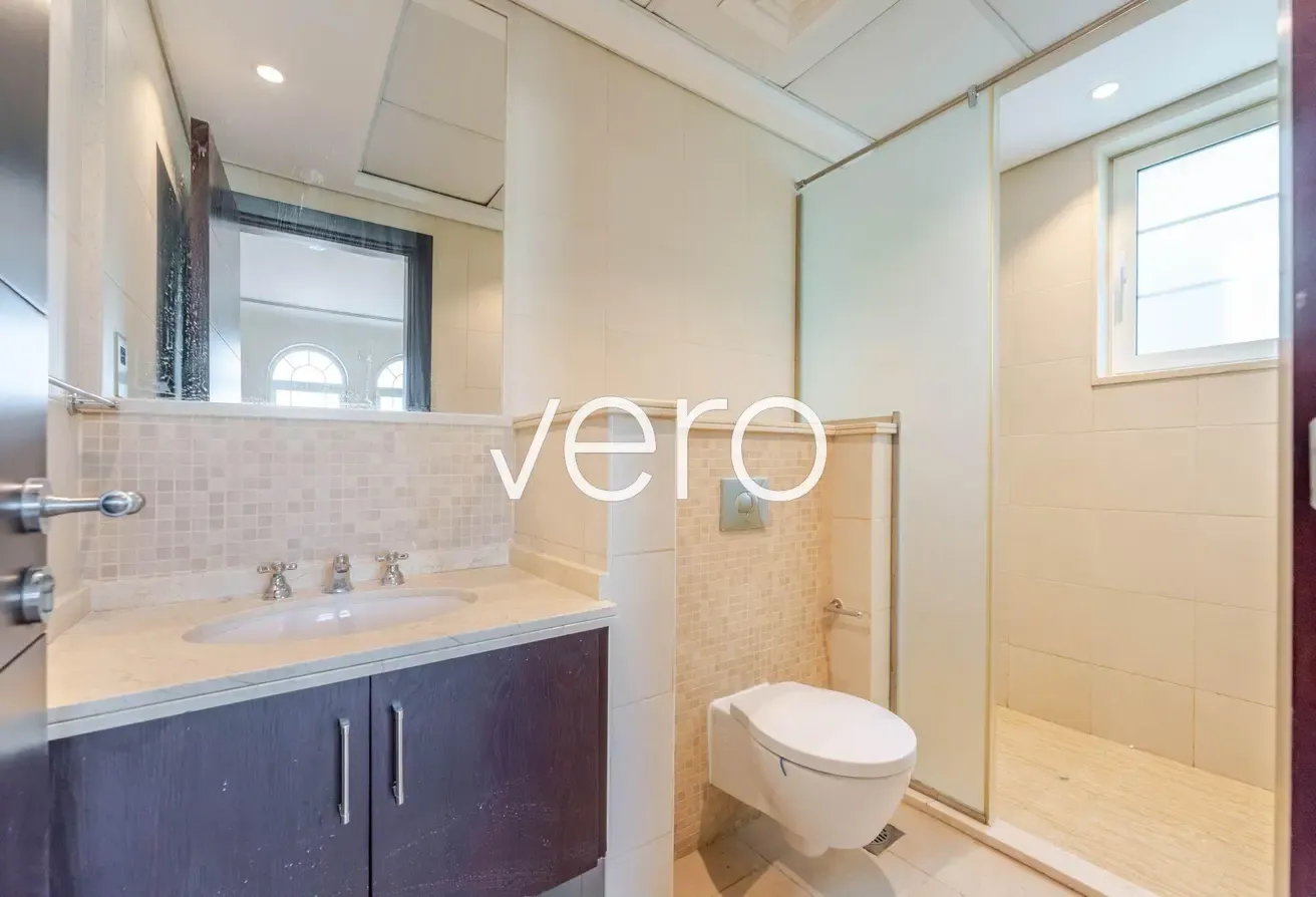 4BR Large | Pool | Refurbished and Vacant