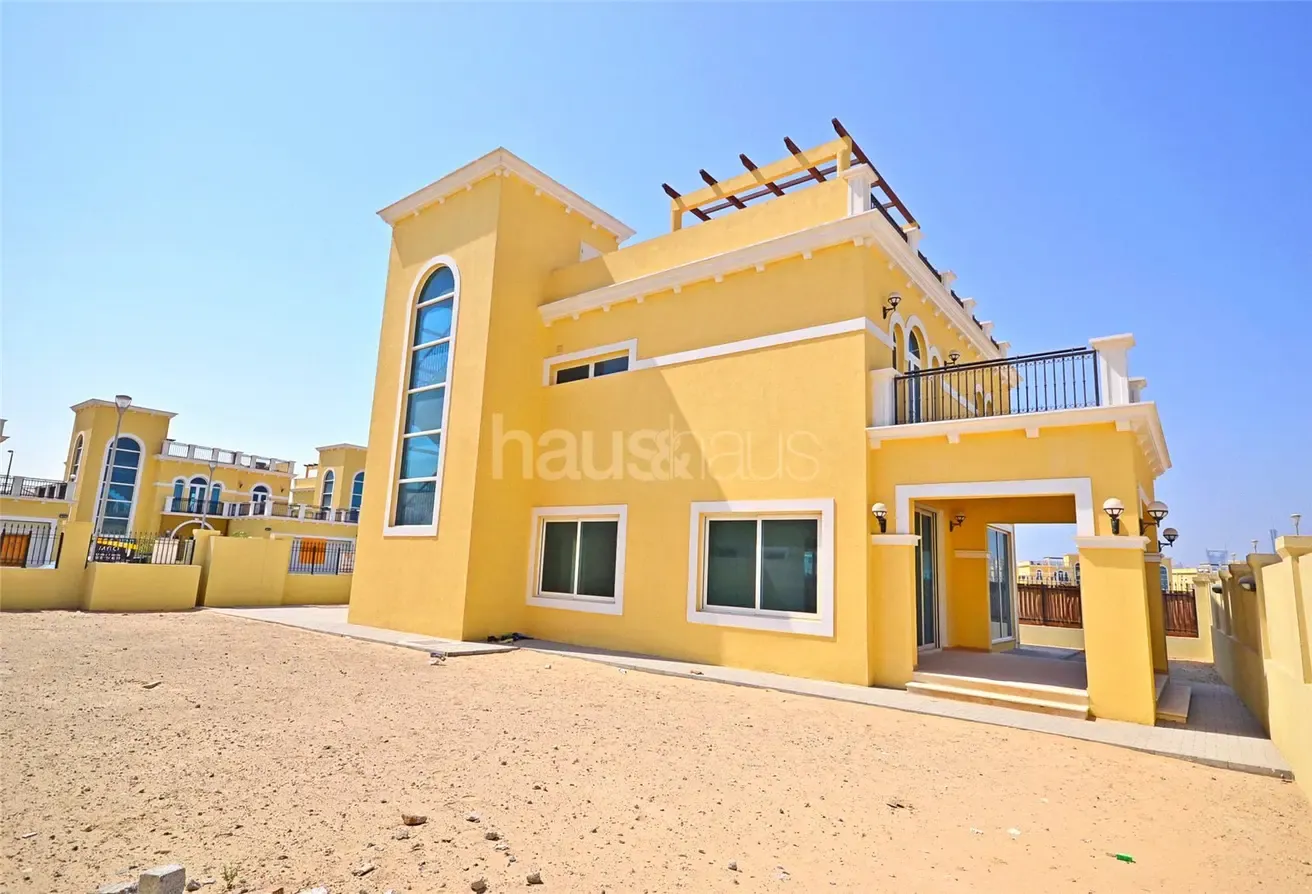 Huge Plot | Single Row Villa | Ready to Move in