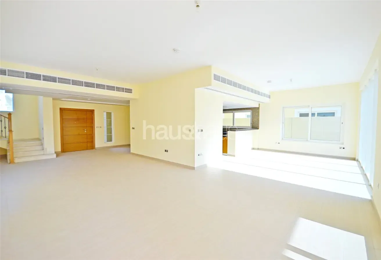 Huge Plot | Single Row Villa | Ready to Move in