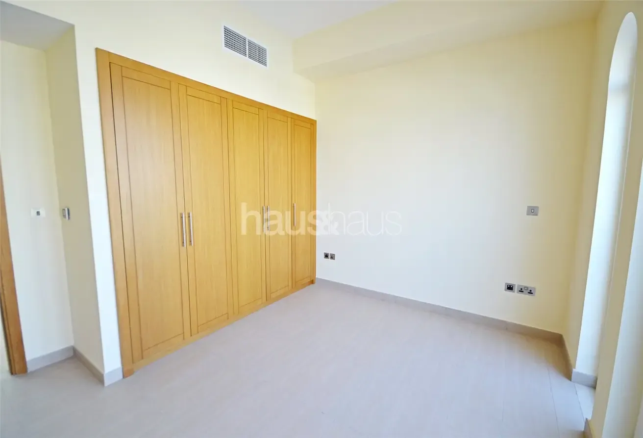 Huge Plot | Single Row Villa | Ready to Move in