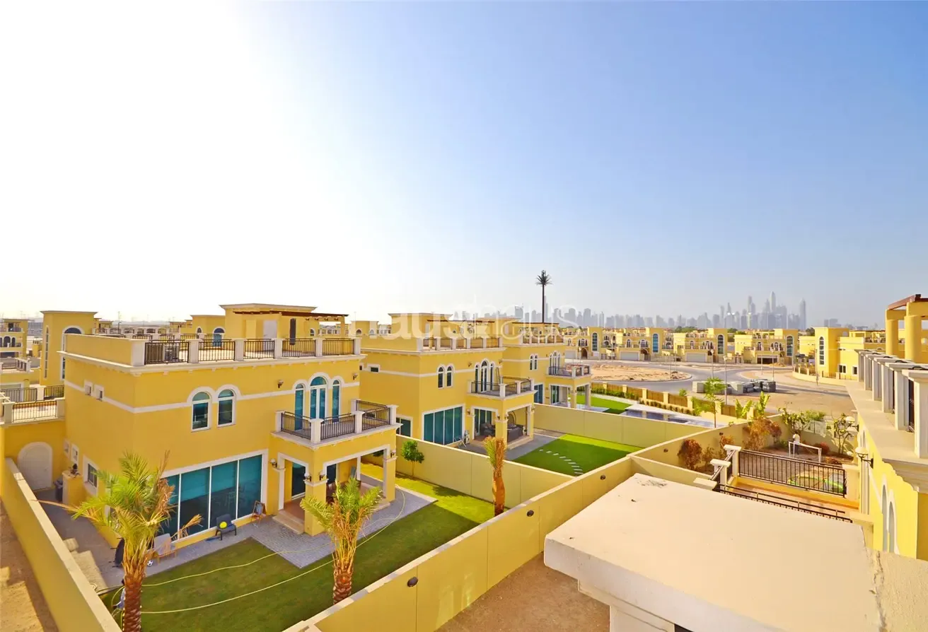 Huge Plot | Single Row Villa | Ready to Move in